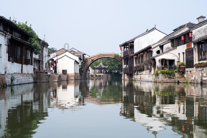 逃离违建房屋2